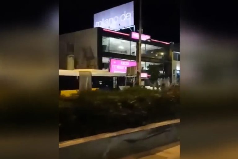 Αποκλειστικό video: Τρελή πορεία αστικού λεωφορείου στη Λ. Μαραθώνος – Βγήκε στο αντίθετο ρεύμα και καρφώθηκε σε πινακίδα