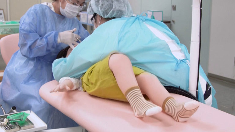 Ιαπωνία: Ανθρωποειδές ρομπότ βοηθά στην εκπαίδευση παιδοδοντιάτρων (video)