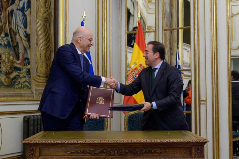 Υπογραφή μνημονίου πολιτικής συνεργασίας Ελλάδας – Ισπανίας (video)