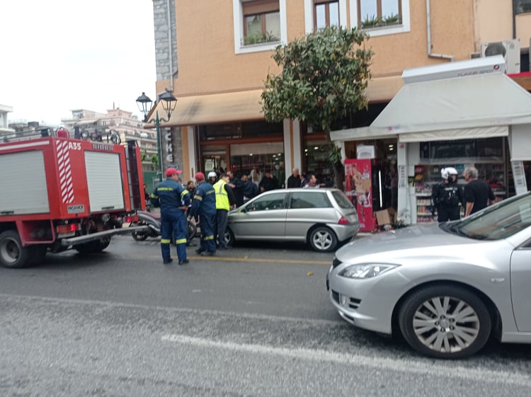 Βόλος: Όχημα έπεσε σε περίπτερο στο κέντρο της πόλης – Από τύχη δεν υπήρξαν θύματα