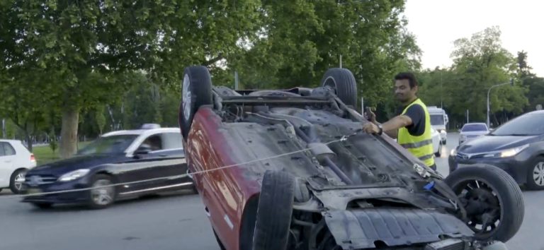Θεσσαλονίκη-Τροχαίο ατύχημα: Αναποδογύρισε το αυτοκίνητο, σώος ο οδηγός – Τι είπε στην ΕΡΤ3 (video)