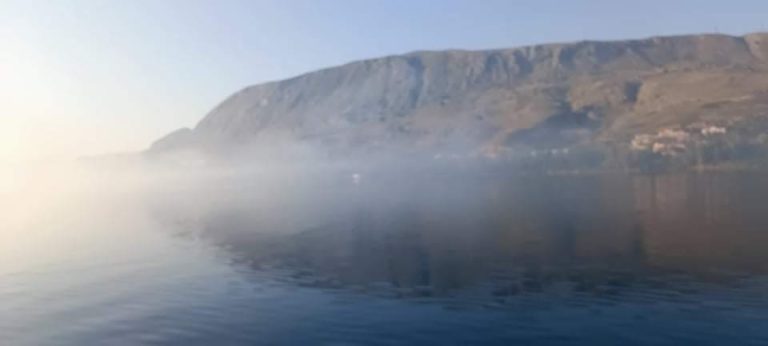 “Πέπλο” ομίχλης κάλυψε τα Χανιά – Δείτε εικόνες και βίντεο