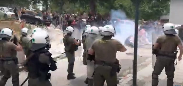 Επεισόδια αυτήν την ώρα στο Αριστοτέλειο Πανεπιστήμιο Θεσσαλονίκης- Τραυματίστηκε ένας φοιτητής (video)