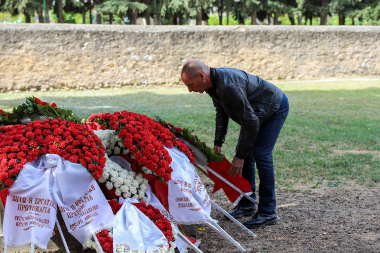 Γ. Βαρουφάκης: Αθάνατοι οι εκτελεσθέντες στην Καισαριανή