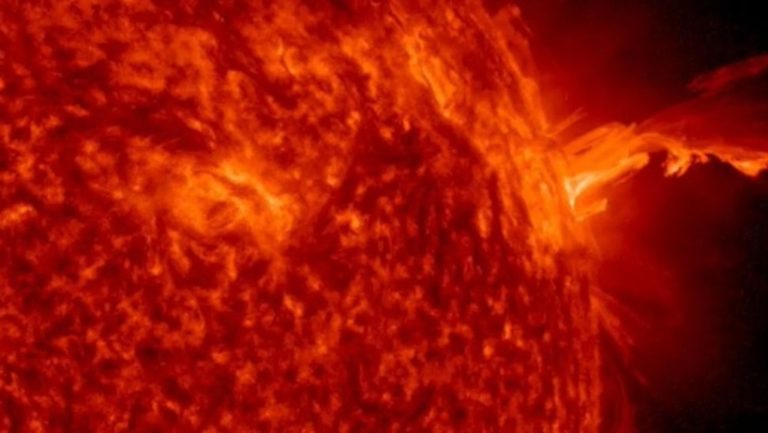 Έρχεται ηλιακή έκρηξη που μπορεί να προκαλέσει γεωμαγνητικές καταιγίδες, προειδοποιούν οι επιστήμονες