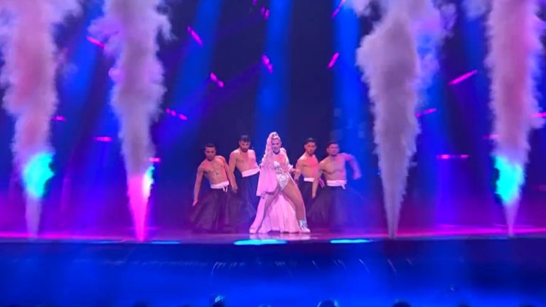 Eurovision 2022 – Βίντεο: Η Ronela Hajati από την Αλβανία μάγεψε με το ξεσηκωτικό Sekret
