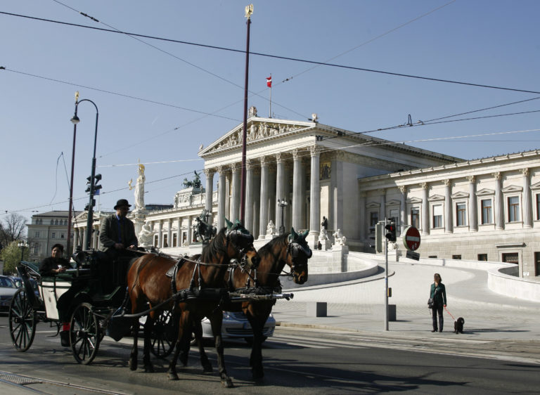 Βιέννη: Η ζέστη και το κυκλοφοριακό απειλούν τις άμαξες με άλογα