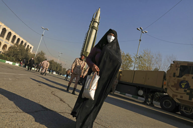 Ιράν: Τρεις αστυνομικοί κατηγορούνται για τη «βίαιη» σύλληψη μιας γυναίκας