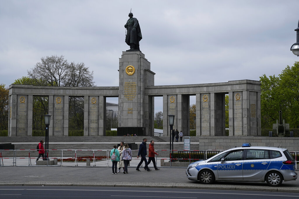 Γερμανία: Αναβρασμός στο Βερολίνο ενόψει της επετείου συνθηκολόγησης για τον Β’ Παγκόσμιο Πόλεμο
