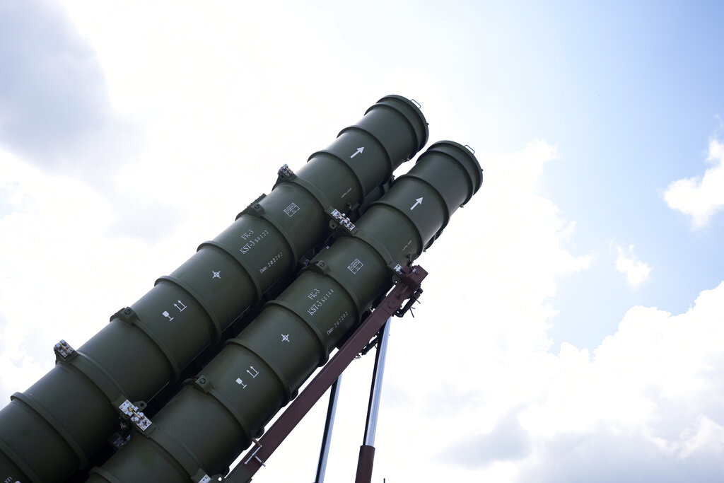 El Pais: Η Μαδρίτη θα στείλει αντιαεροπορικούς πυραύλους στη Λετονία