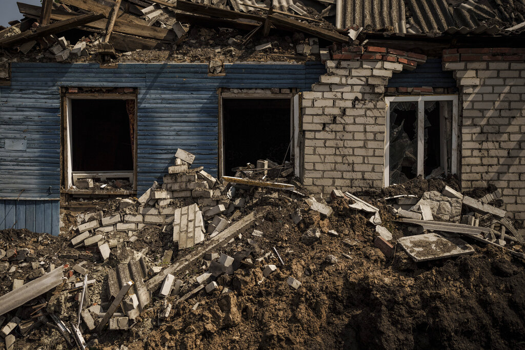 Πόλεμος στην Ουκρανία: Τρεις νεκροί και πέντε τραυματίες από ρωσικό βομβαρδισμό στο Χάρκοβο