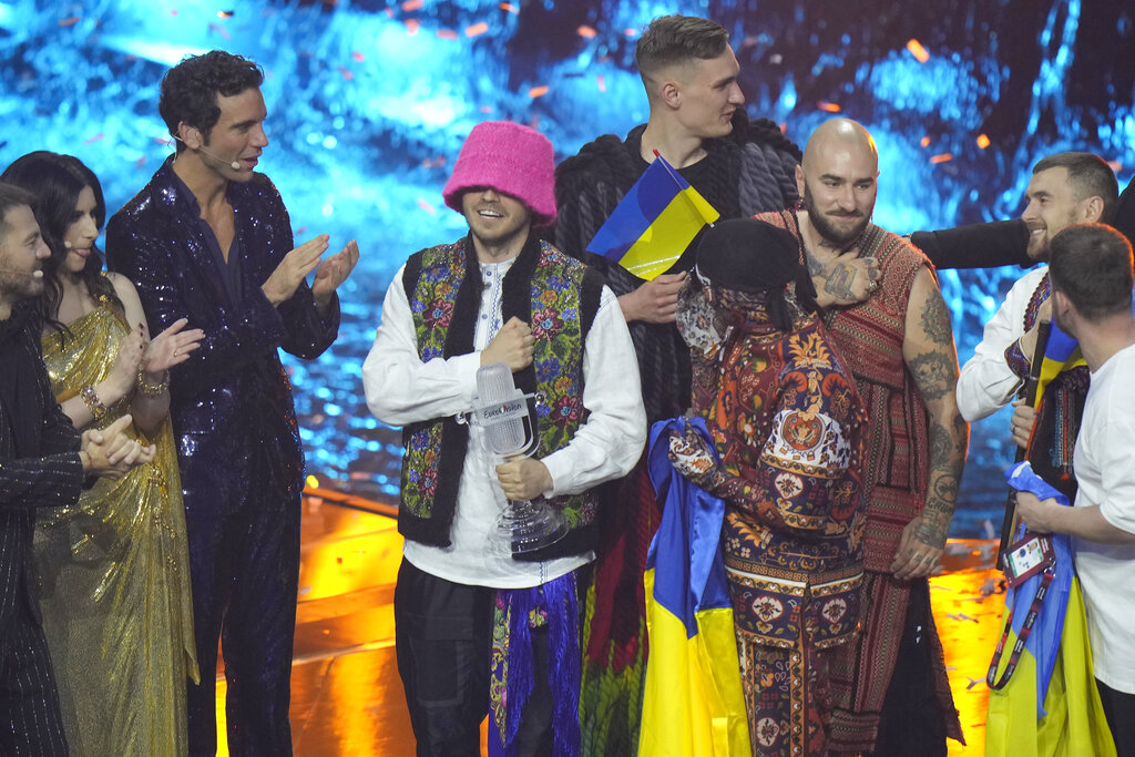 Eurovision 2022 – Βίντεο: Οι Ευρωπαίοι ψήφισαν Ουκρανία και τους Kalush Orchestra με το “Stefania”