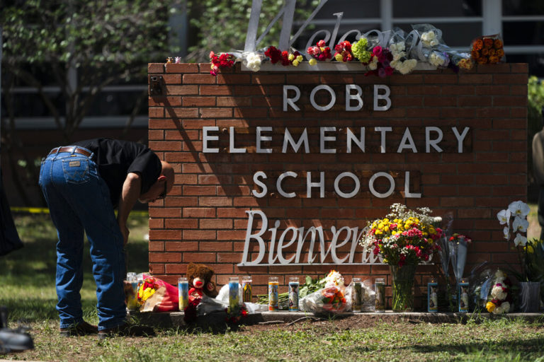 «Να δοθούν όπλα στους δασκάλους»: Η πρόταση πολιτικών του Τέξας μετά το μακελειό