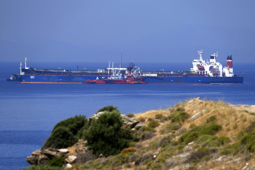 «Απαράδεκτη η κατάσχεση ελληνικών πλοίων» – Το Φόρειν Όφις για την κατάληψη των δύο ελληνικών πλοίων στα Στενά του Ορμούζ