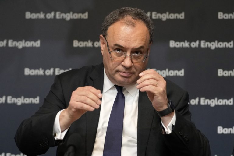 Βρετανία: Στα πρόθυρα ύφεσης η οικονομία προειδοποιεί η Τράπεζα της Αγγλίας