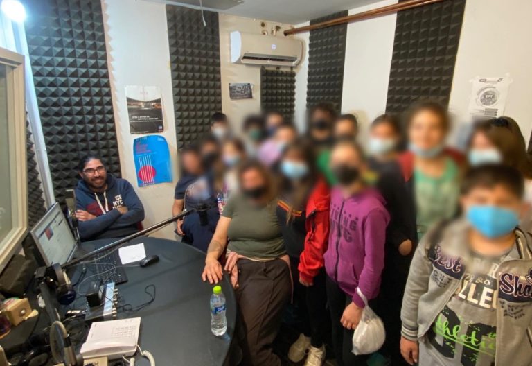 Μαθητές της Στ’ τάξης του 12ου δημοτικού επισκέφθηκαν την ΕΡΤ Καλαμάτας (ηχητικό)
