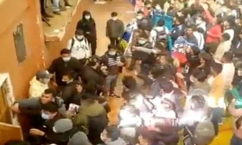 Πανικός σε πανεπιστήμιο στη Βολιβία: Τέσσερις φοιτητές νεκροί και 70 τραυματίες μετά τη ρίψη δακρυγόνου