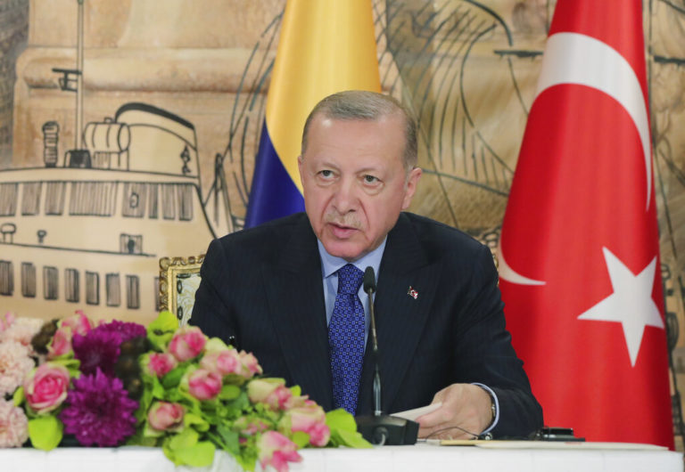 Ερντογάν σε Άντερσον: Σταματήστε «να στηρίζετε τρομοκρατικές οργανώσεις»