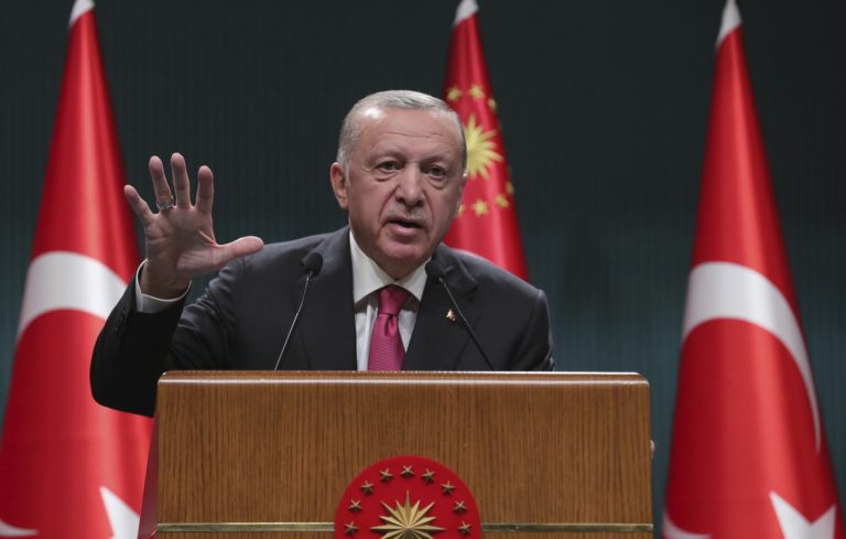 Ο Ερντογάν μηνύει τον Κιλιτσντάρογλου για τη “διακίνηση χρημάτων στο εξωτερικό”