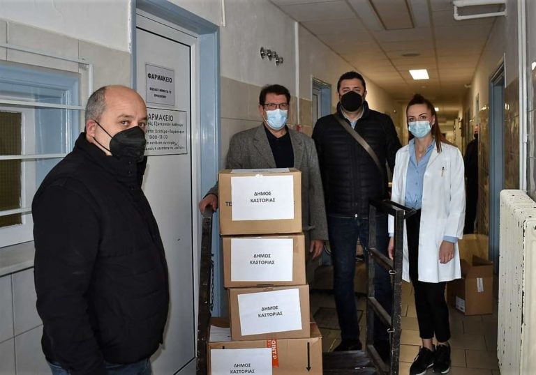 Καστοριά: Παράδοση φαρμακευτικού υλικού στο Νοσοκομείο από τον Δήμο