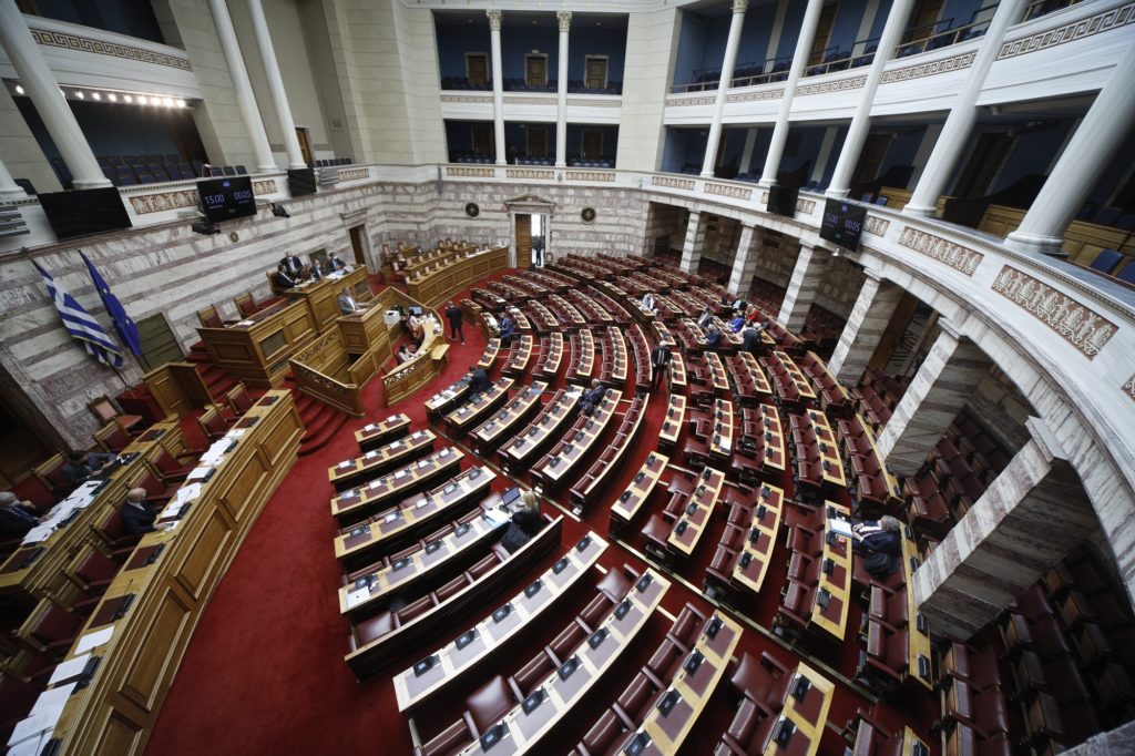 Βουλή: Υψηλοί τόνοι αντιπαράθεσης για τον κλιματικό νόμο – Αύριο ψηφίζεται από την Ολομέλεια