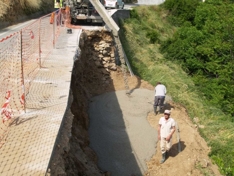 Συνεχίζονται τα εργα αποκατάστασης του οδικού δικτύου στο Ανατολικό Πήλιο