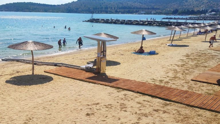 Συντηρούνται και ετοιμάζονται οι παραλίες του Δήμου Βόλου για την έναρξη της κολυμβητικής περιόδου