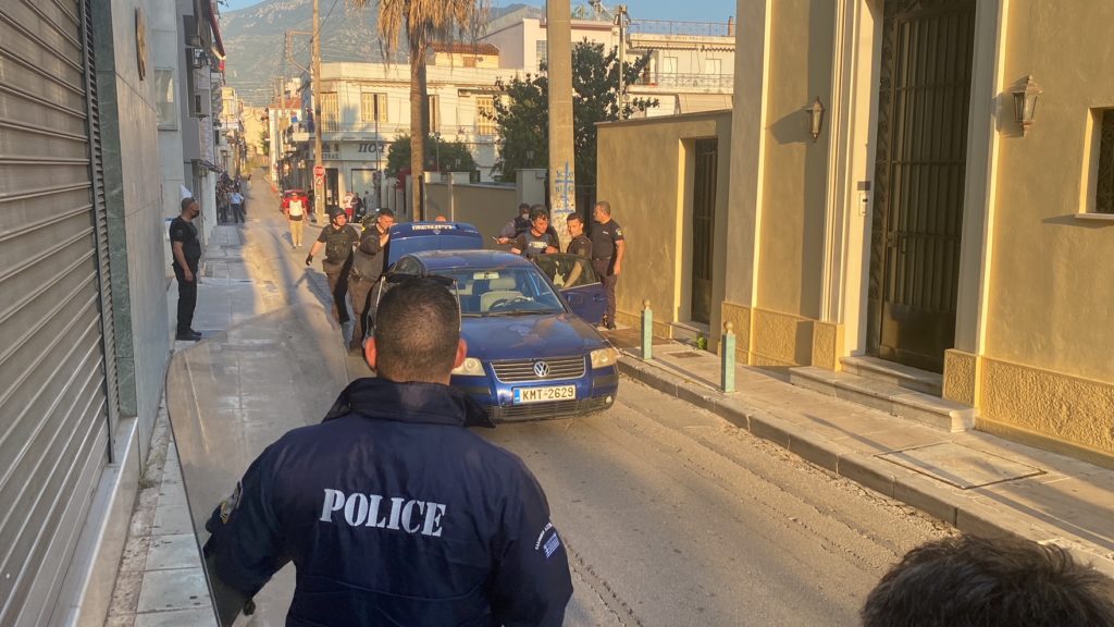 Καλαμάτα: Ελεύθερος με όρους αφέθηκε ο νεαρός που εισέβαλε στην Τράπεζα της Ελλάδος