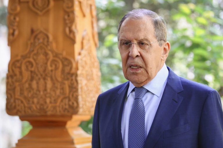 Λαβρόφ: Η Ρωσία είναι έτοιμη να συναντηθεί με τον απεσταλμένο του Πάπα για την ειρήνη στην Ουκρανία