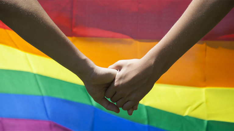 Συμβούλιο της Ευρώπης: Τα άτομα ΛΟΑΤΚΙ που διαφεύγουν από τον πόλεμο κινδυνεύουν και χρειάζονται προστασία