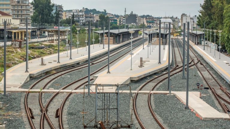 Τρία νέα έργα 162 εκατομμυρίων ευρώ μεταμορφώνουν το θεσσαλικό σιδηρόδρομο