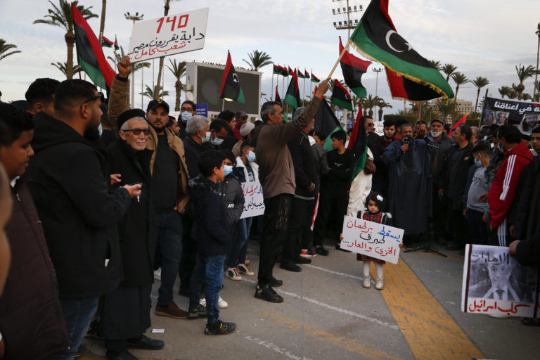 Λιβύη: Αποχώρησε από την Τρίπολη η διορισμένη από το κοινοβούλιο κυβέρνηση του Φ. Μπασάγα μετά τις συγκρούσεις  που ξέσπασαν το πρωί