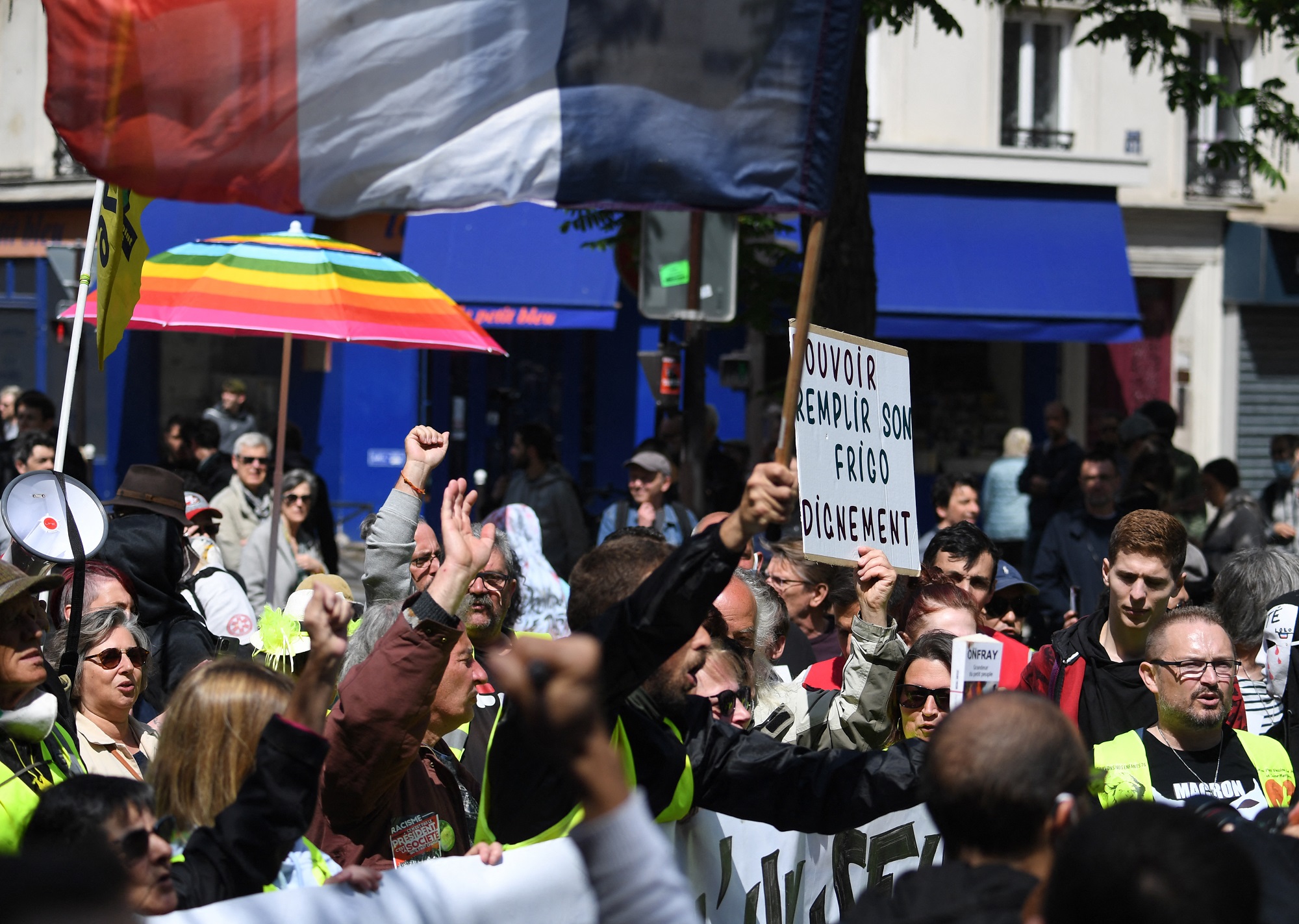 Μαζικές διαδηλώσεις για την Πρωτομαγιά στη Γαλλία – Επεισόδια στο Παρίσι