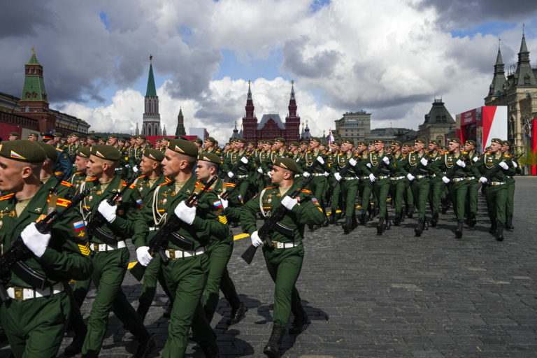 Ρωσία: Η Δούμα θα εξετάσει ν/σ που επιτρέπει στους άνω των 40 να καταταγούν στον στρατό