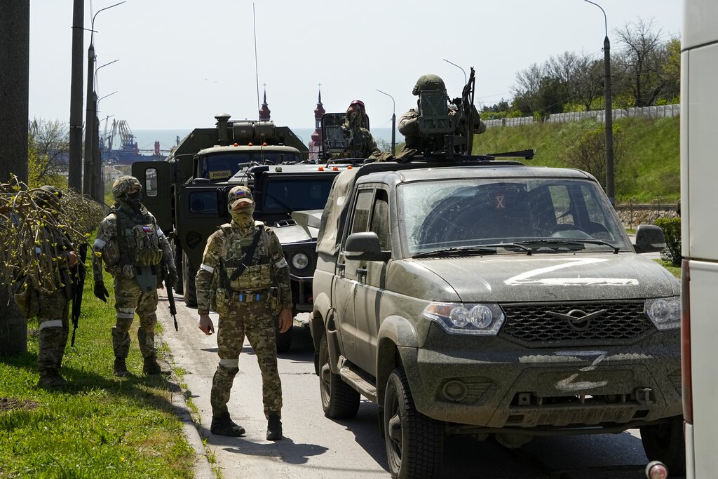 Ουκρανία: Δεκάδες άμαχοι απομακρύνθηκαν από το Αζοφστάλ – Ρωσικές επιθέσεις στα νότια και τα ανατολικά