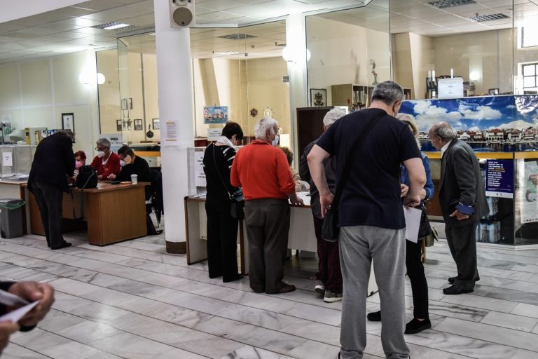 Εκλογές ΣΥΡΙΖΑ: Παράταση στην ψηφοφορία λόγω μεγάλης προσέλευσης – Ουρές στα εκλογικά