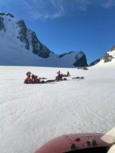 Ελβετία-κατάρρευση παγετώνα: 17 ορειβάτες παρασύρθηκαν, δύο νεκροί