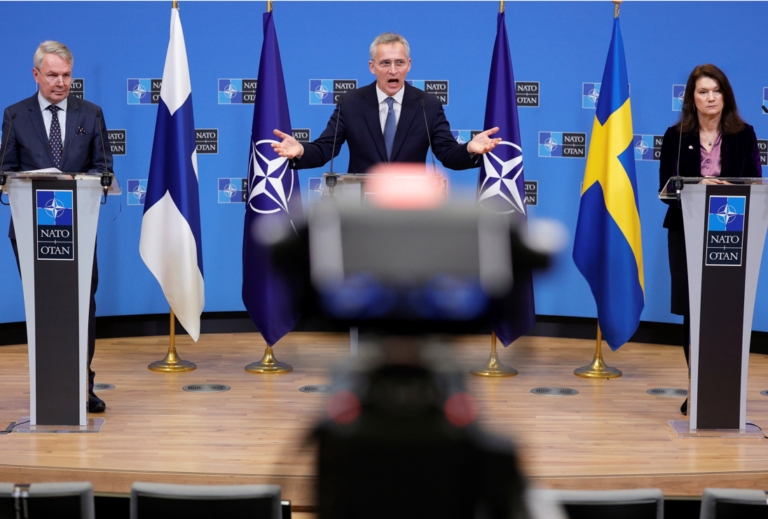 Συνεδριάζουν οι ΥΠΕΞ του ΝΑΤΟ – Ο Βλ. Πούτιν προειδοποιεί ότι θα είναι «λάθος» η ένταξη της Φινλανδίας