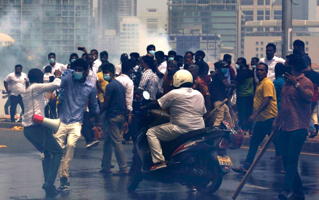 Σρι Λάνκα: Πυρά ακούγονται από την πρωθυπουργική κατοικία – Πέντε νεκροί σε συγκρούσεις