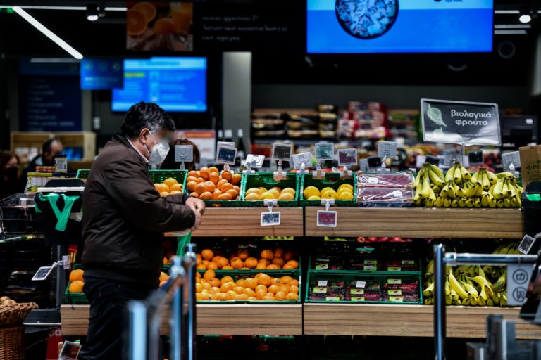 ΕΛΣΤΑΤ: Ανεβαίνει ο τζίρος στο λιανεμπόριο -Πλην τροφίμων περιορίζουν τις αγορές τους οι καταναλωτές