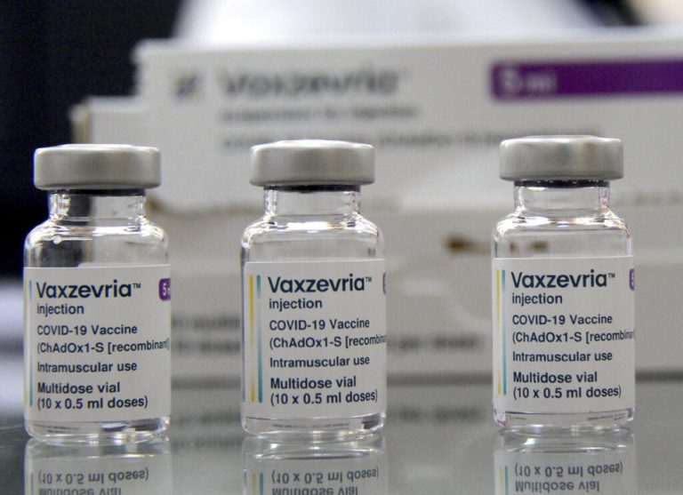 Covid-19 : Πράσινο φως για το εμβόλιο Vaxzevria της AstraZeneca από τον ΕΜΑ