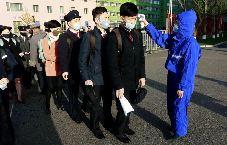 Βόρεια Κορέα: Τουλάχιστον έξι θάνατοι και 187.000 ασθενείς σε απομόνωση, μετά την επίσημη παραδοχή ξεσπάσματος του νέου κορονοϊού