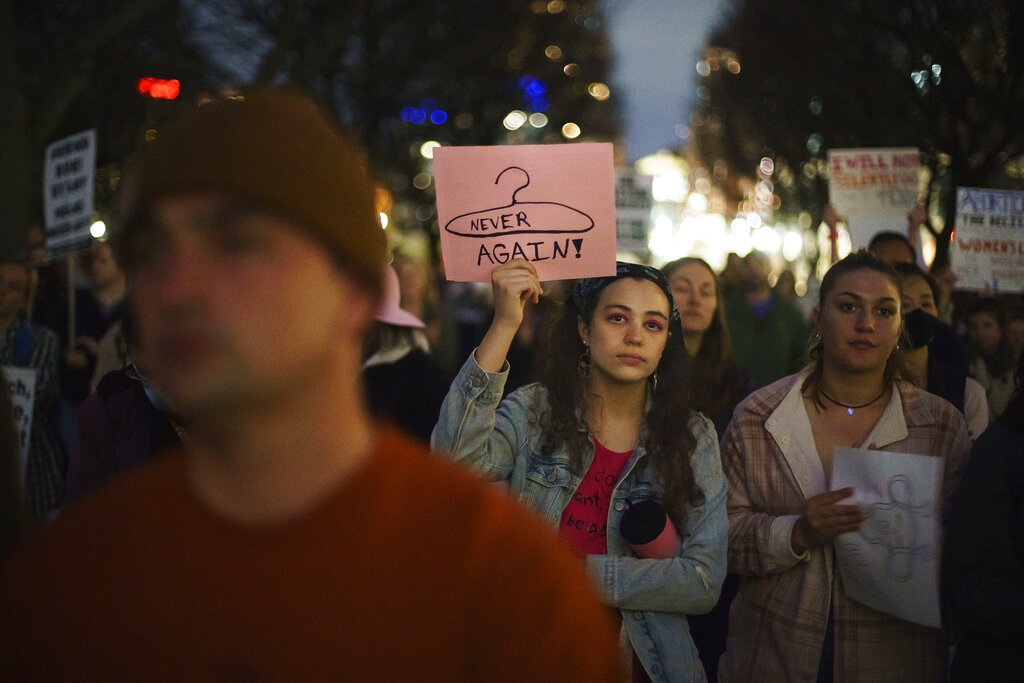 Απόφαση για τις αμβλώσεις στις ΗΠΑ: Η κυβέρνηση Μπάιντεν ξεκινά τη μάχη για να μην απαγορευτεί και το χάπι