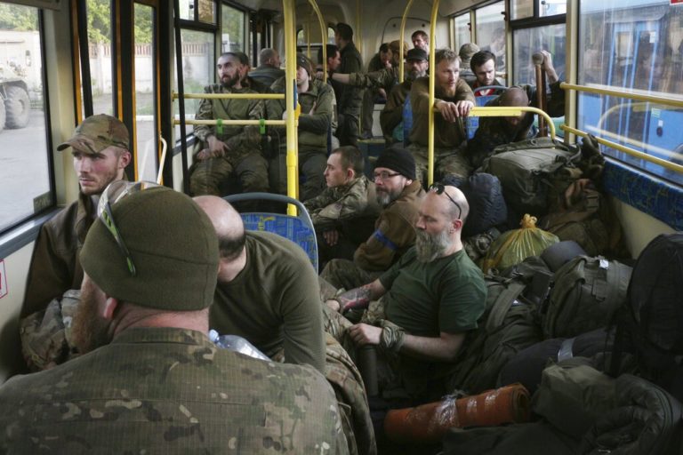 Ρωσία: 694 Ουκρανοί μαχητές από το Αζοφστάλ παραδόθηκαν το τελευταίο 24ωρο