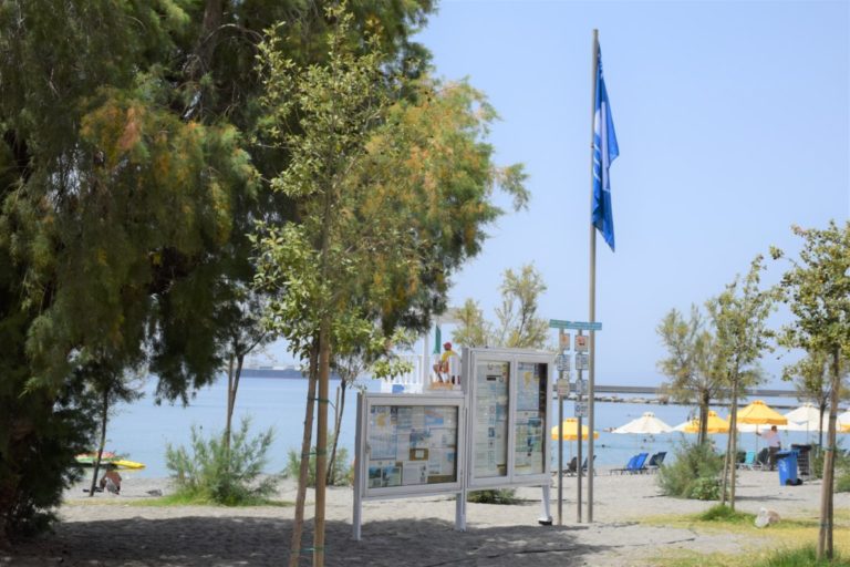 Έξι γαλάζιες σημαίες στις παραλίες της Μεσσηνίας