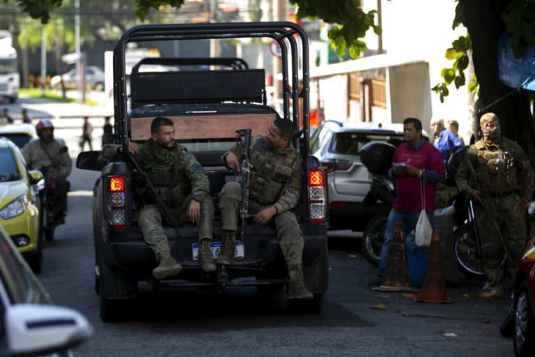 Βραζιλία: Αστυνομικοί έκλεισαν άνδρα σε πορτ-μπαγκάζ περιπολικού μαζί με καπνογόνο και πέθανε από ασφυξία