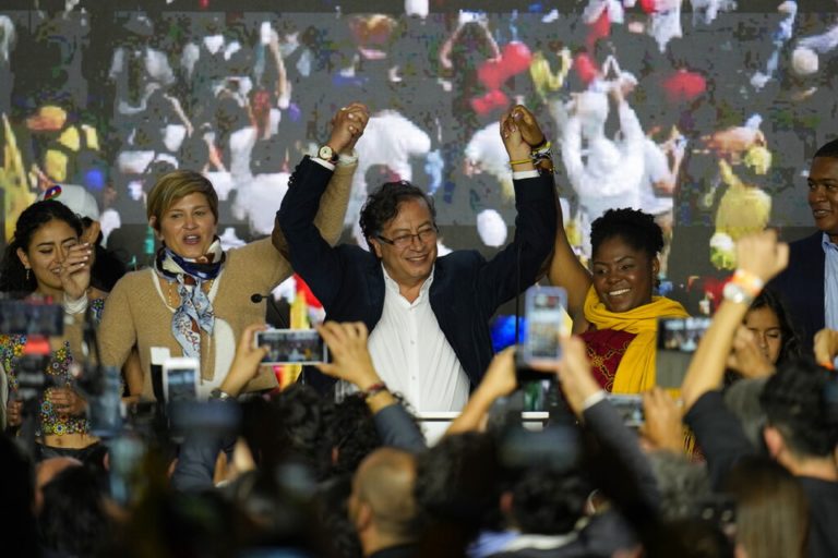 Προεδρικές εκλογές στην Κολομβία: Ισχυρό προβάδισμα του κεντροαριστερού Γ. Πέτρο στον α’ γύρο – Θα αναμετρηθεί με τον λαϊκιστή Ρ. Ερνάντεζ