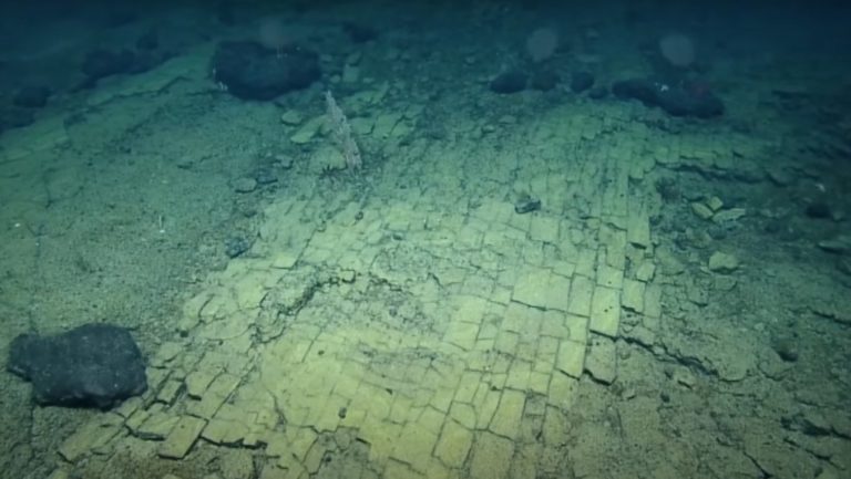 Επιστήμονες ισχυρίζονται ότι ανακάλυψαν «το δρόμο προς την Ατλαντίδα» στο βυθό του Ειρηνικού Ωκεανού
