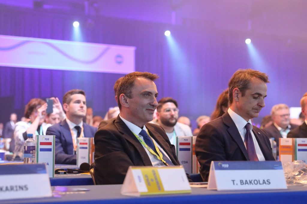 Νέος πρόεδρος του ΕΛΚ ο Μ. Βέμπερ – Ανακοινώθηκε η υποψηφιότητα του Θ. Μπακόλα για τη θέση του ΓΓ
