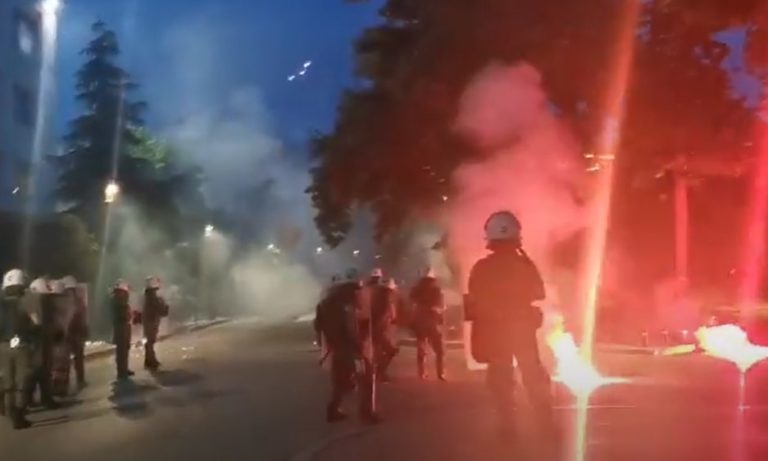 Επεισόδια – Θεσσαλονίκη: Εννιά προσαγωγές, τρεις συλλήψεις και τραυματία αστυνομικό ανακοίνωσε η ΕΛΑΣ